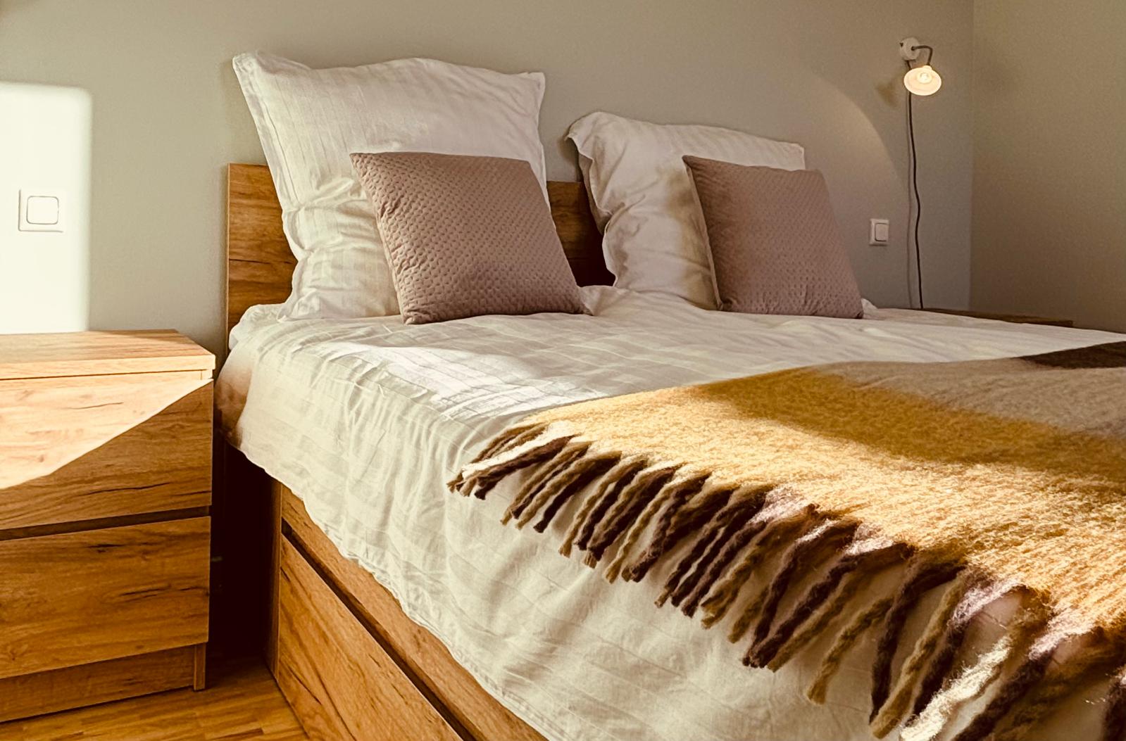 Bed from corner closeup